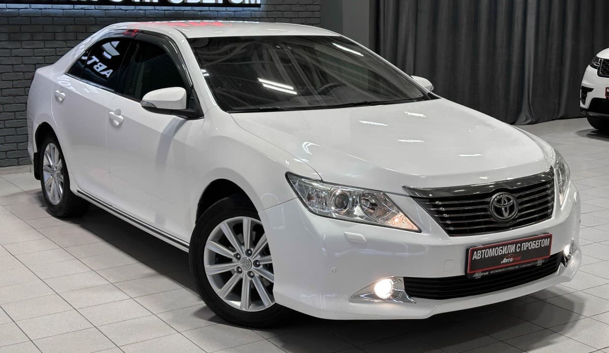 Toyota Camry - 4